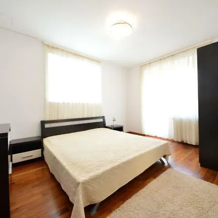 Herastrau Park Deluxe French Town Apartment